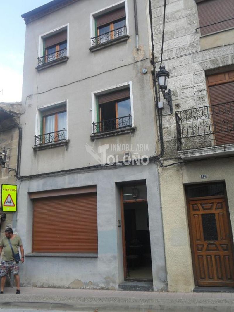 Vista exterior de Casa o xalet en venda en Castañares de Rioja amb Calefacció, Terrassa i Traster