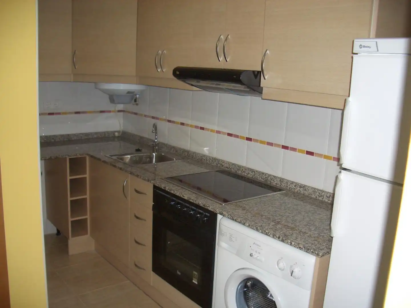 Cocina de Piso en venta en Deltebre con Amueblado, Horno y Lavadora