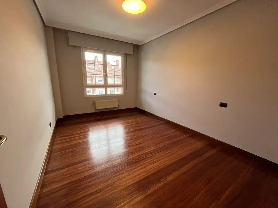 Schlafzimmer von Wohnung zur Miete in Leioa mit Heizung, Privatgarten und Abstellraum