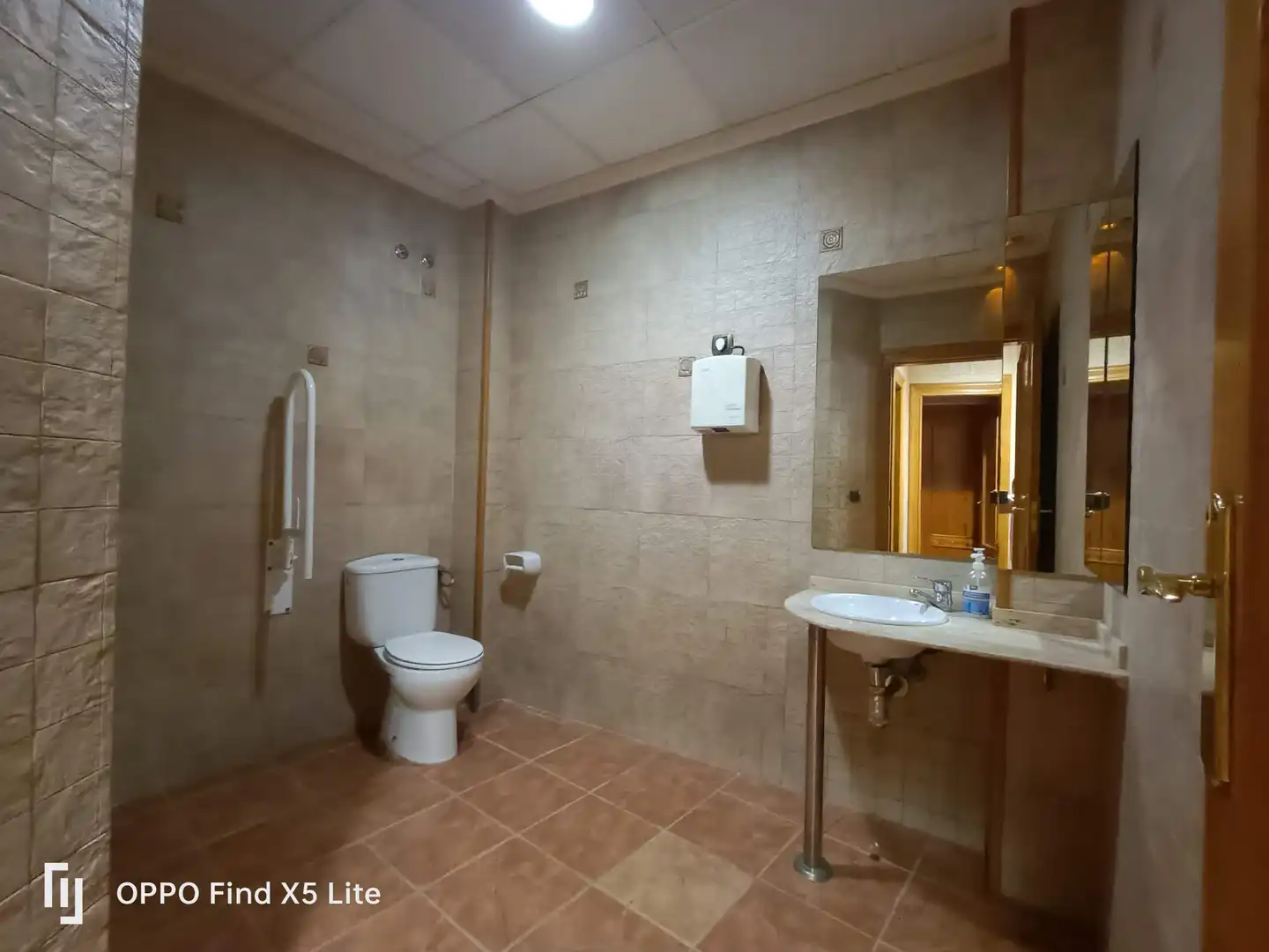 Baño de Local en venta en Castellón de la Plana / Castelló de la Plana con Amueblado