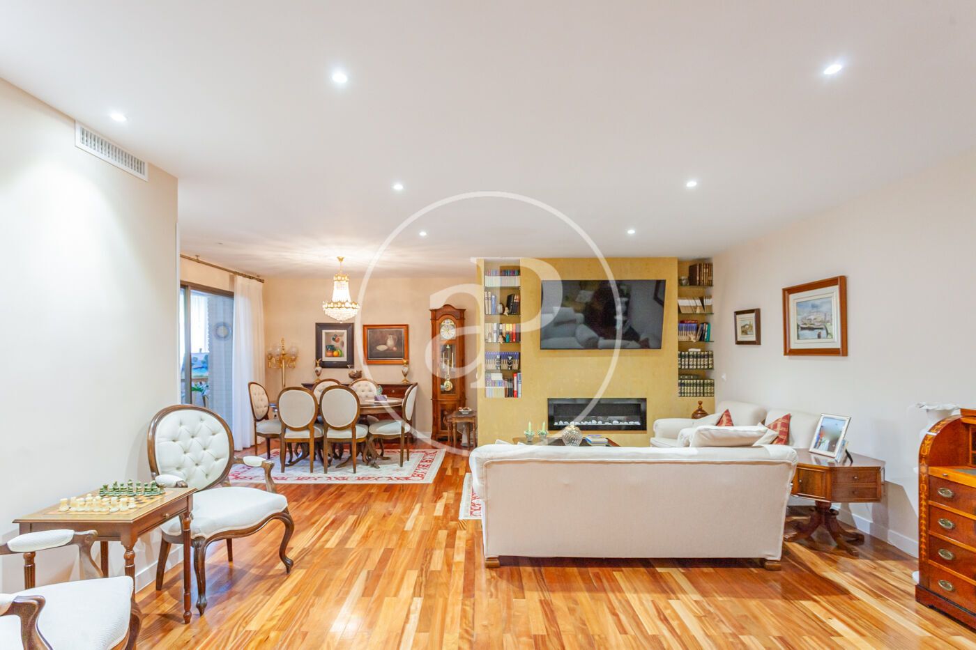 Living room of Flat for sale in Pozuelo de Alarcón  with Air Conditioner, Heating and Private garden