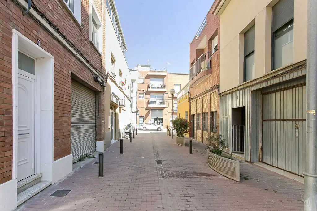 Vista exterior de Casa o chalet en venta en Cornellà de Llobregat con Aire acondicionado