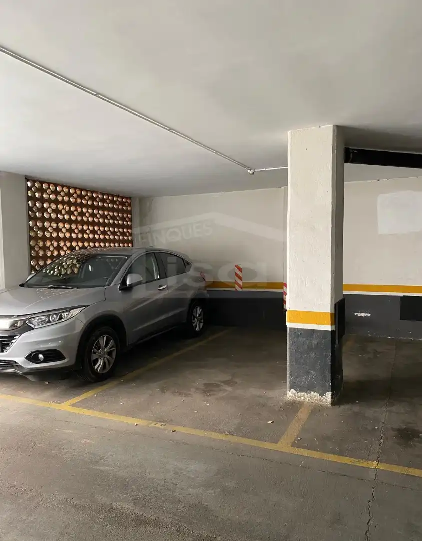 Einzelparkplatz zum Verkauf in Carrer de Còrsega, imagen 2