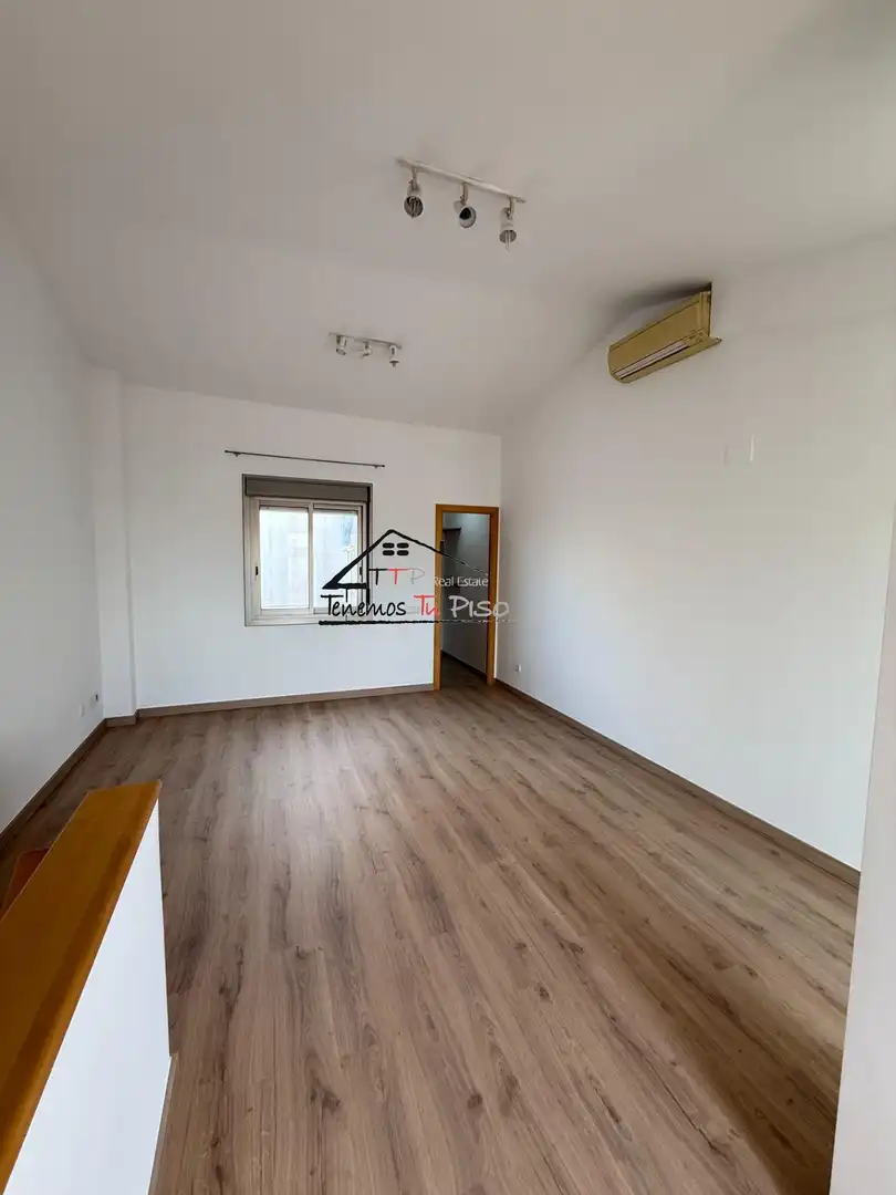 Wohnzimmer von Dachboden zum Verkauf in Benicarló mit Klimaanlage, Terrasse und Balkon