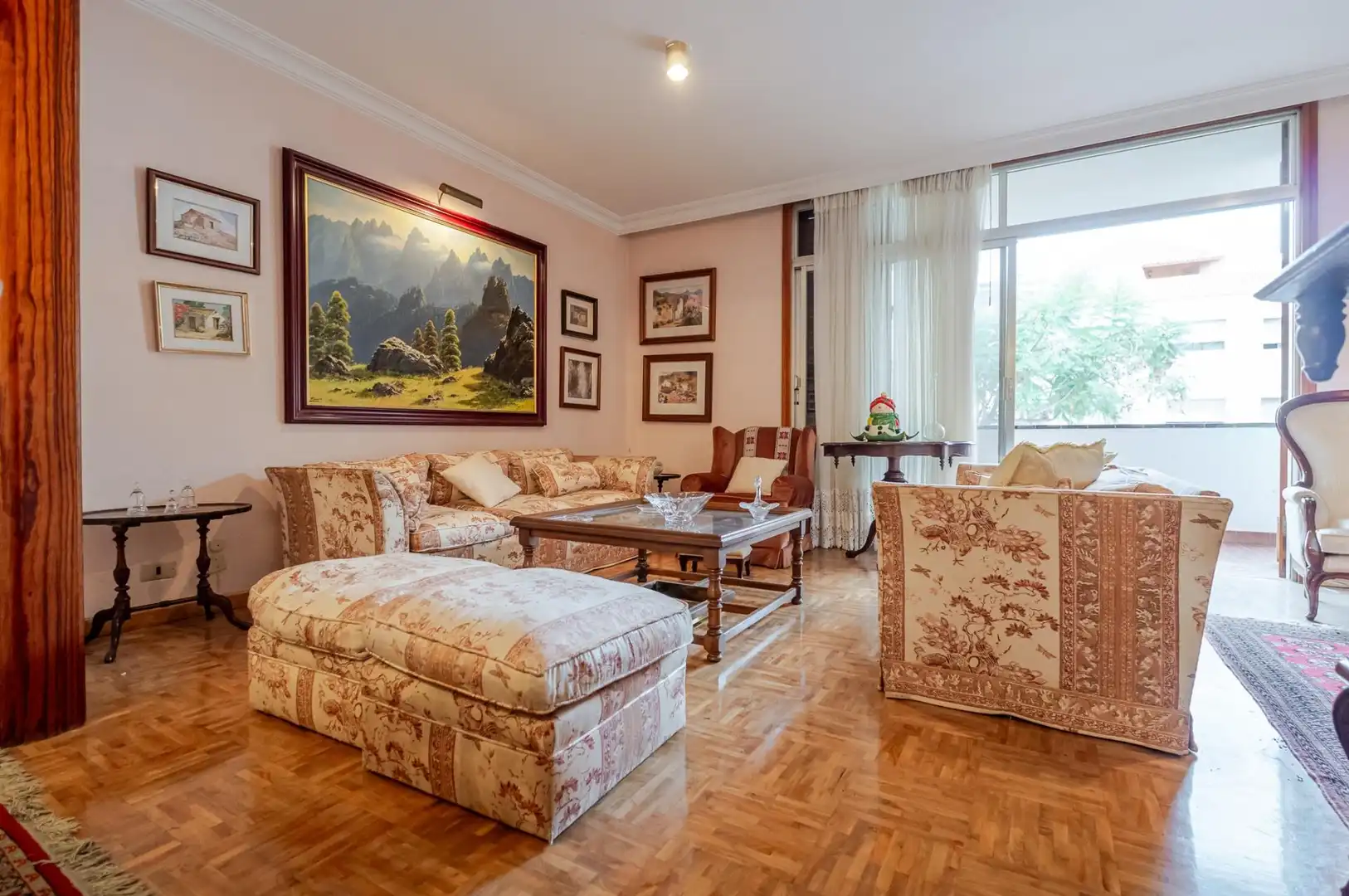 Sala d'estar de Casa adosada en venda en Las Palmas de Gran Canaria amb Jardí privat, Parquet i Terrassa