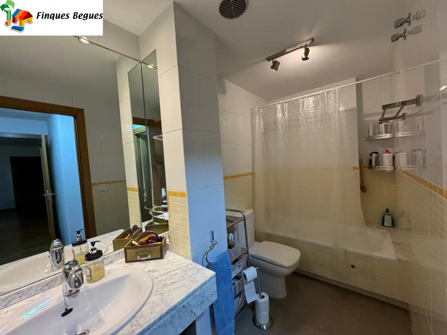 Baño de Dúplex en venta en Begues con Calefacción, Parquet y Terraza