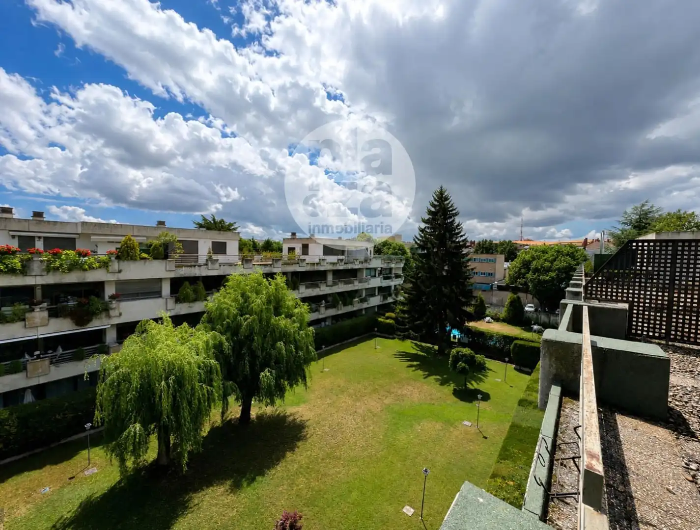 Außenansicht von Maisonette zum Verkauf in Burgos mit Heizung, Terrasse und Abstellraum