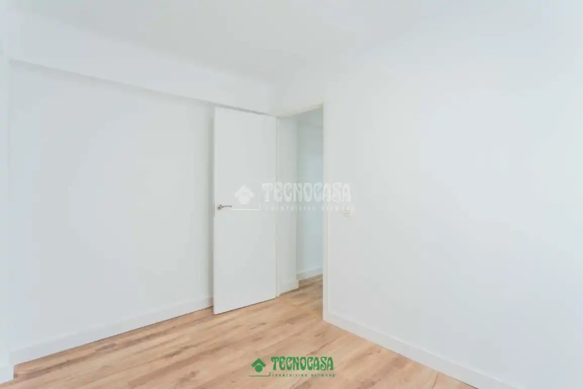 Habitación de Piso en venta en Almería con Calefacción y Balcón