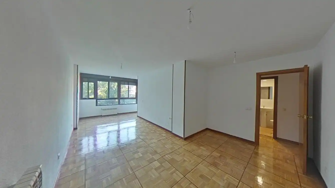 Sala d'estar de Pis en venda en Madrid amb Calefacció, Parquet i Terrassa