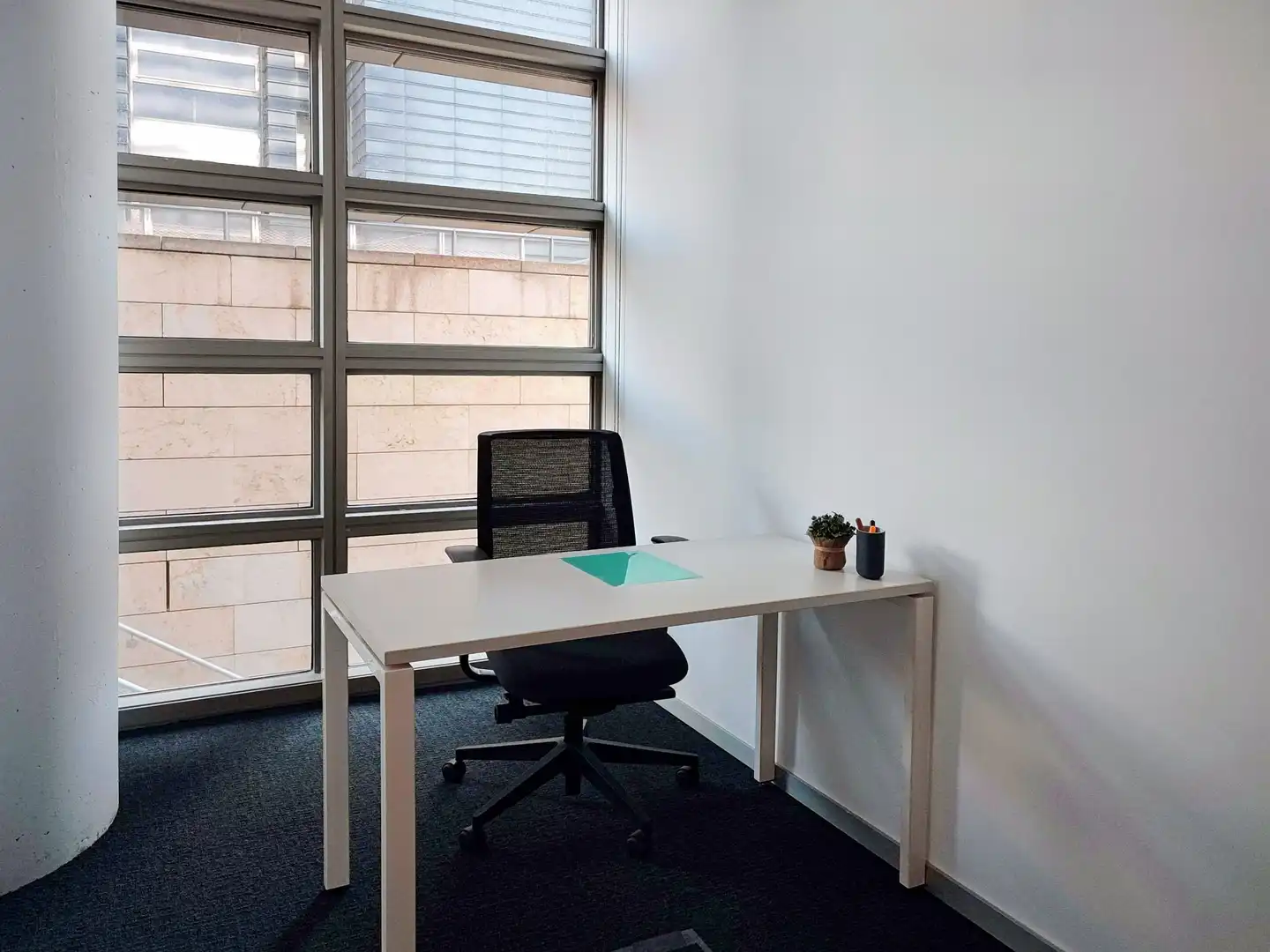 Büro zur Miete in Zaragoza mit Klimaanlage, Heizung und Möbliert