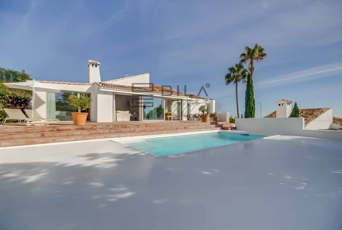 Exterior view of House or chalet for sale in Benalmádena  with Air Conditioner, Terrace and Swimming Pool