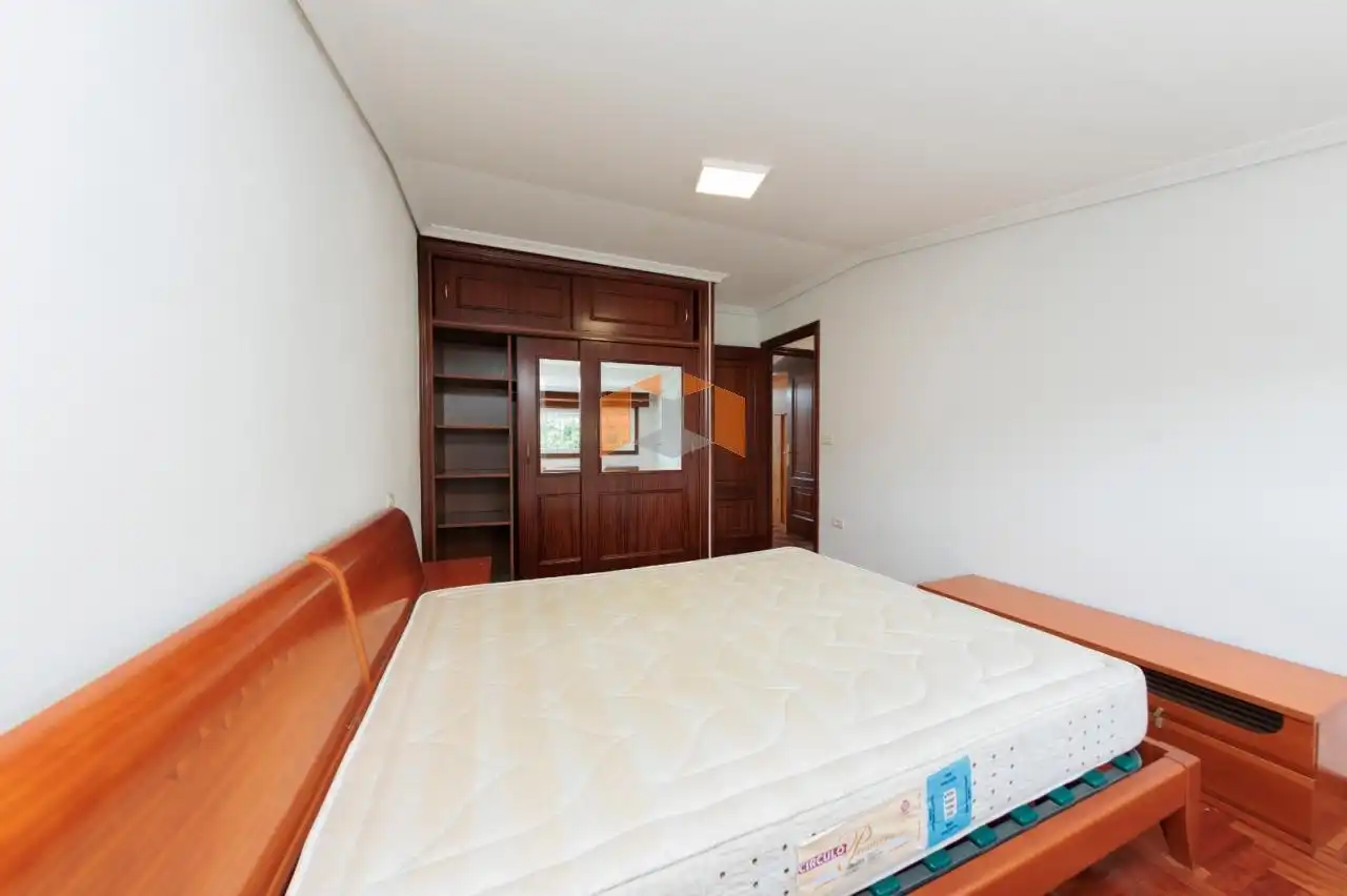Bedroom of Houses for sale in Vigo   with Heating, Private garden and Parquet flooring