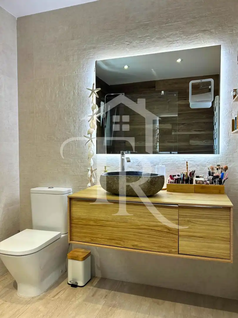 Bathroom of Houses for sale in Roda de Berà  with Air Conditioner, Heating and Private garden