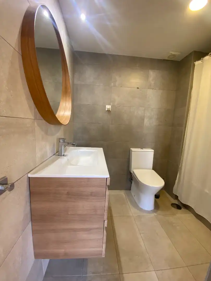 Bathroom of Flat for rent in Málaga  with Terrace, Oven and Washing machine
