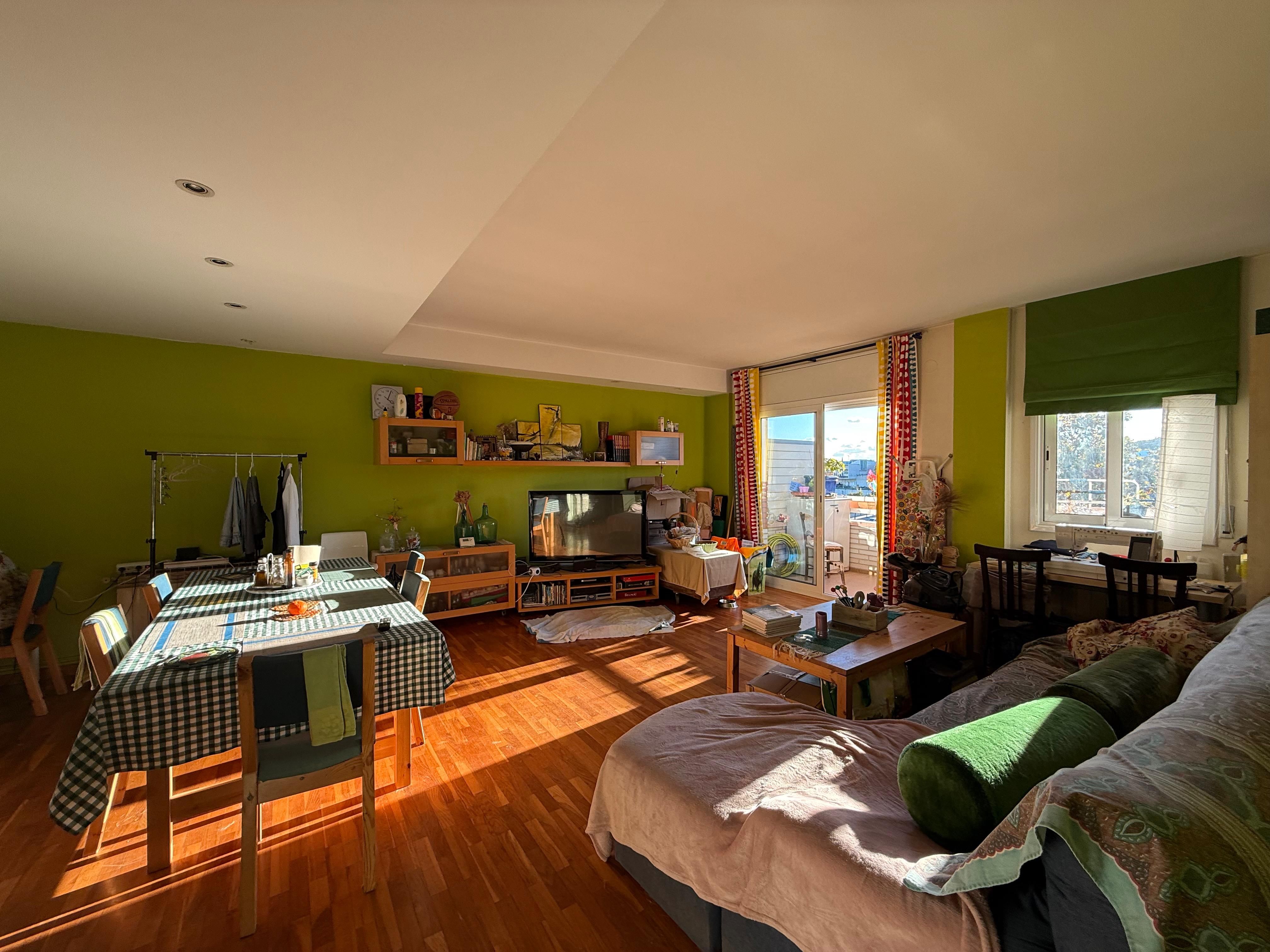 Sala d'estar de Pis en venda en Sant Boi de Llobregat amb Balcó