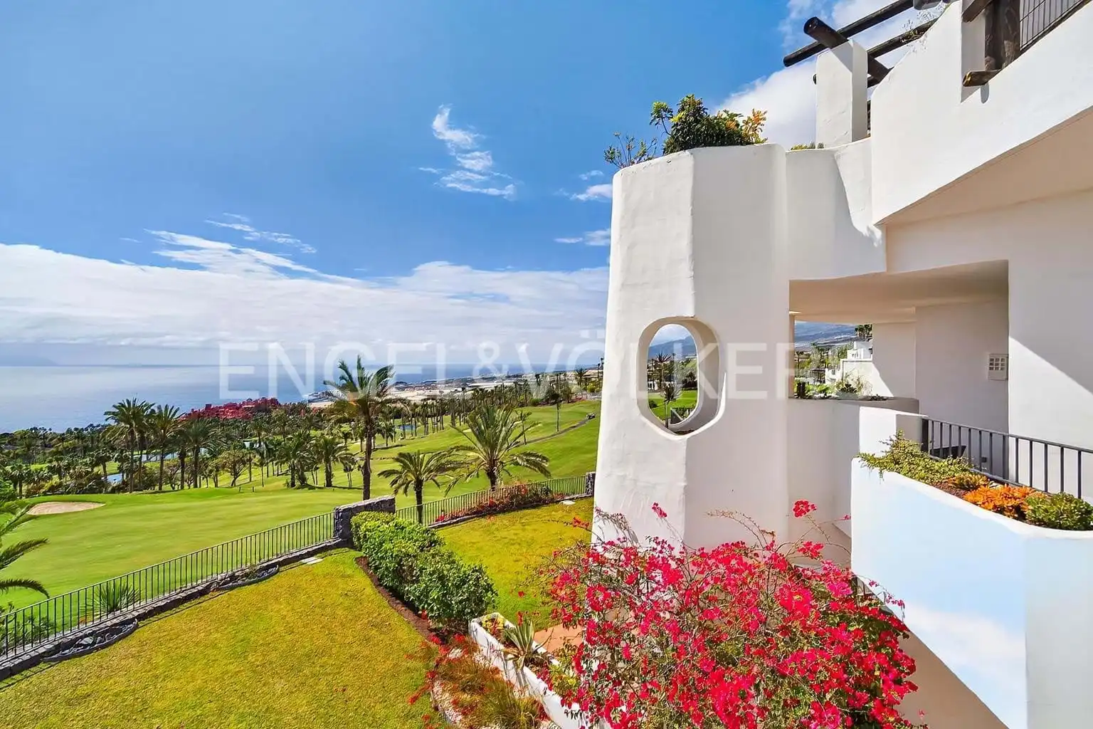 Vista exterior de Piso en venta en Guía de Isora con Aire acondicionado, Terraza y Piscina