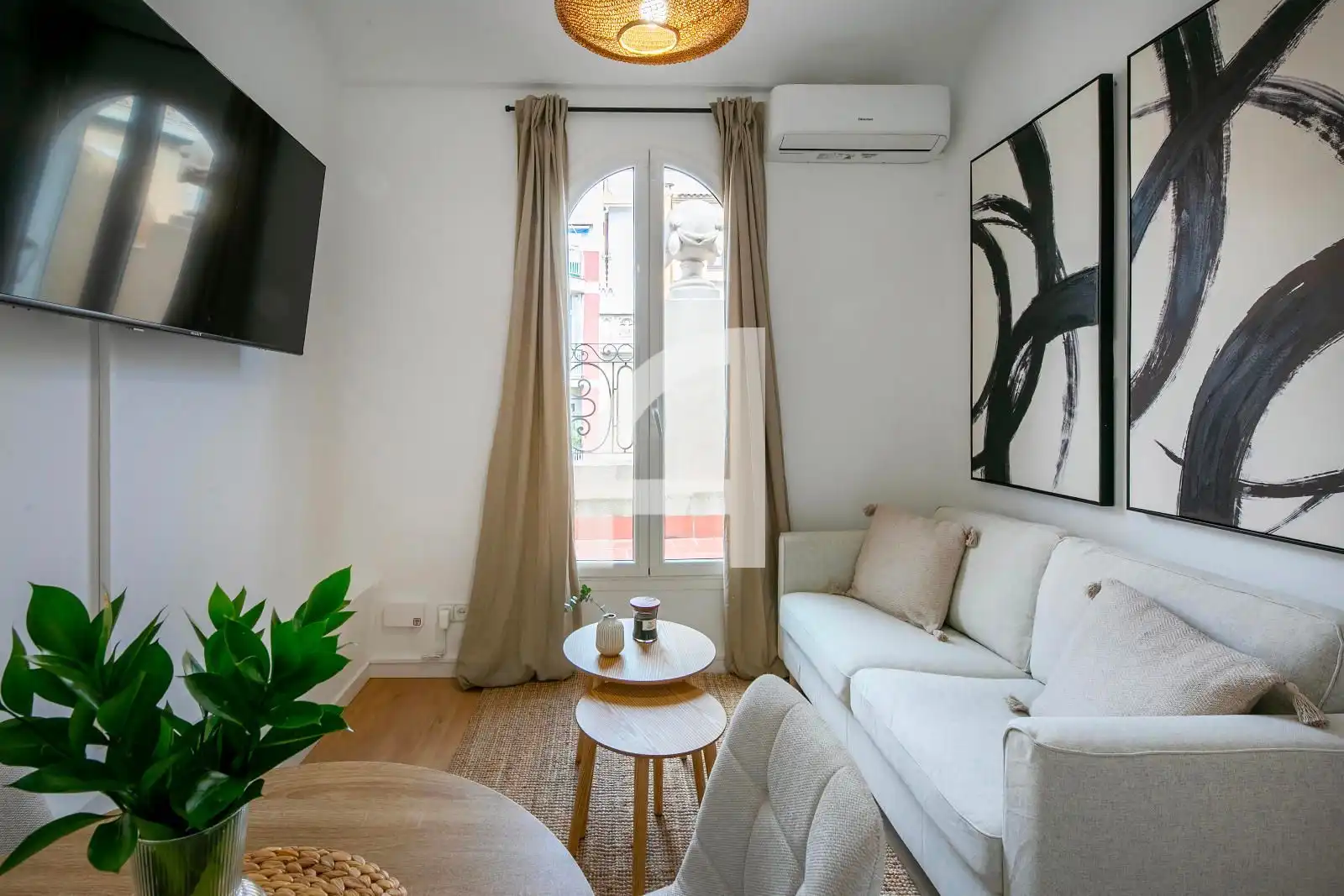 Flat with terrace to rent in Carrer de Santalo