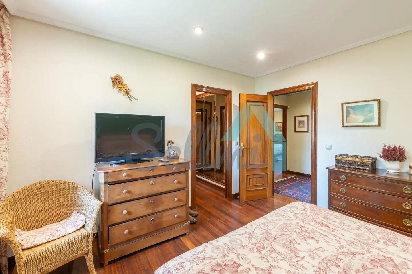 Bedroom of Detached homes for sale in Llanes  with Heating, Private garden and Parquet flooring