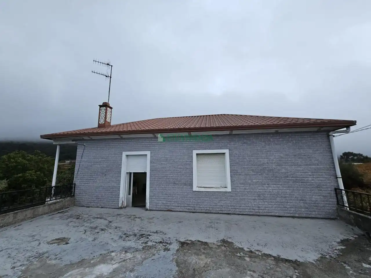 Vista exterior de Casa o xalet en venda en Covelo amb Calefacció, Jardí privat i Terrassa