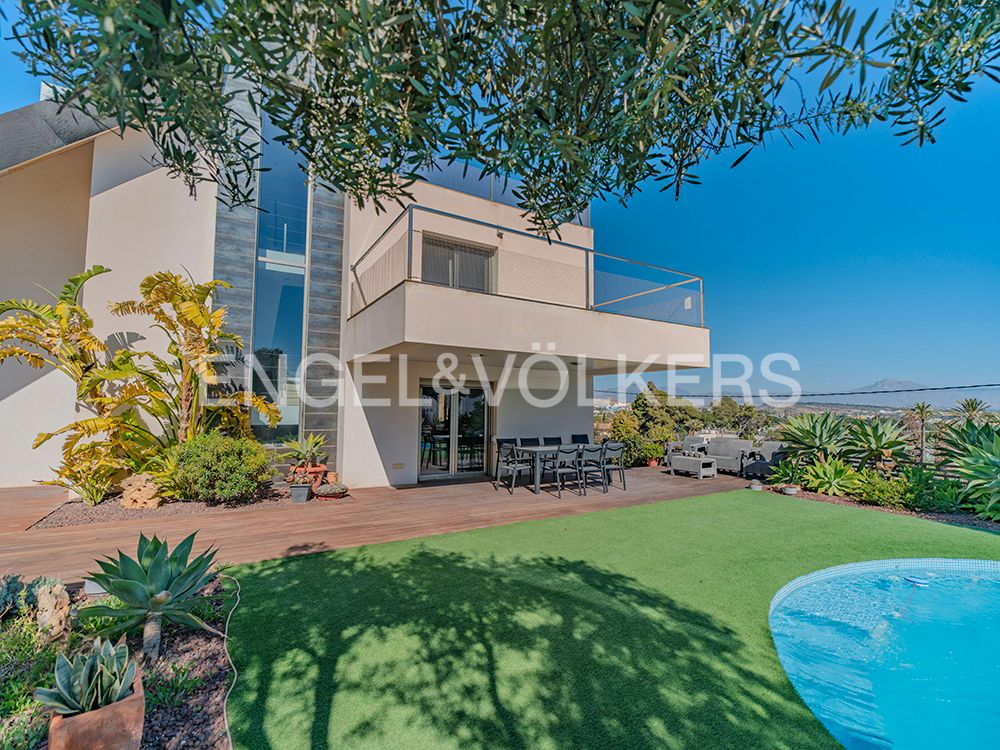 Terrassa de Casa o xalet en venda en Alicante / Alacant amb Aire condicionat, Calefacció i Jardí privat
