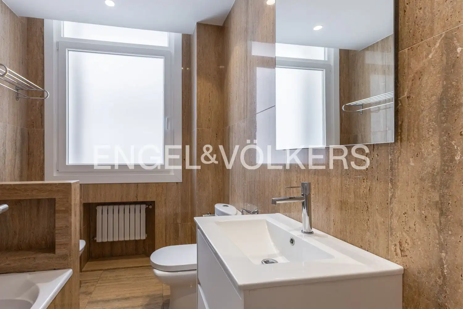 Baño de Piso de alquiler en Valencia con Aire acondicionado, Calefacción y Amueblado
