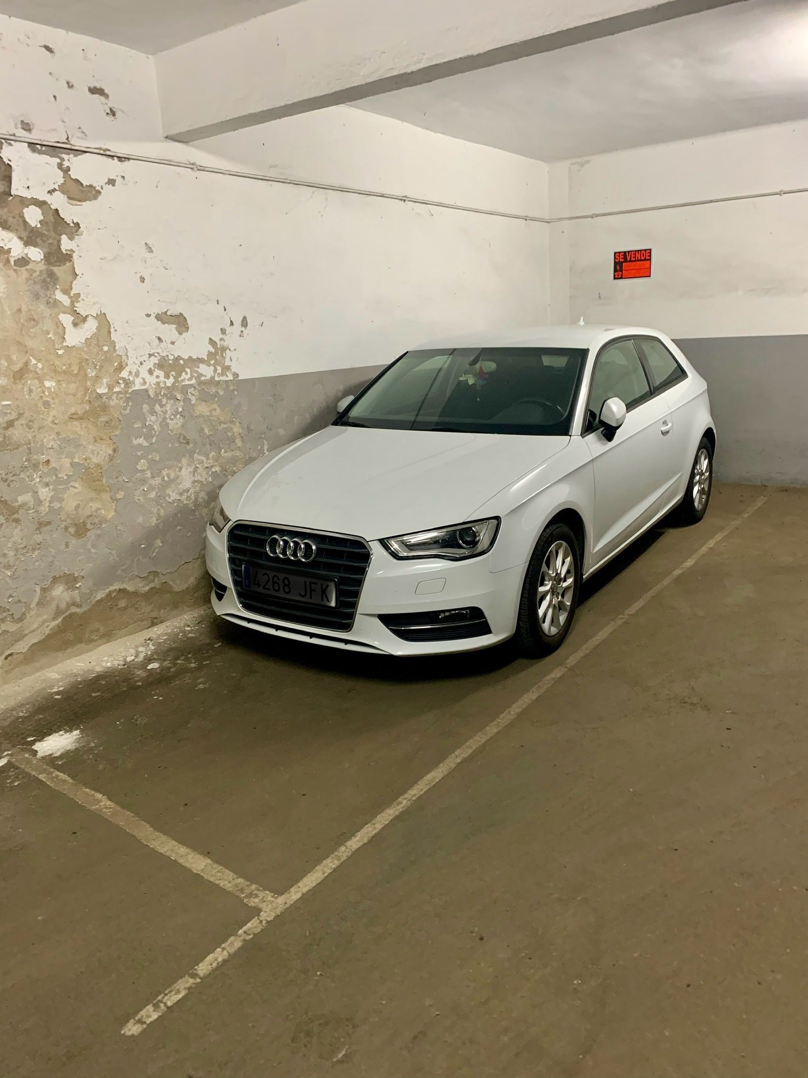 Aparcament de Garatge en venda en Esplugues de Llobregat amb Alarma