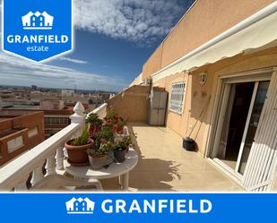 Vista exterior de Àtic en venda en Torrevieja amb Aire condicionat, Jardí privat i Terrassa