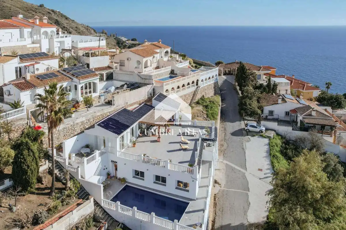 Vista exterior de Casa o xalet en venda en Almuñécar amb Terrassa, Traster i Internet