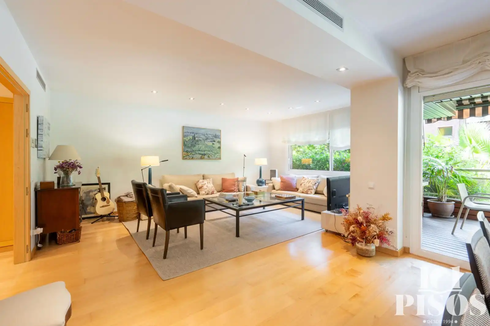 Living room of Flat for sale in Sant Cugat del Vallès  with Air Conditioner, Heating and Private garden