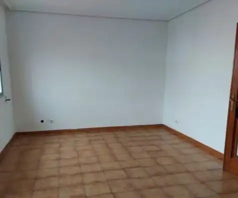 Dormitori de Edifici en venda en Domeño