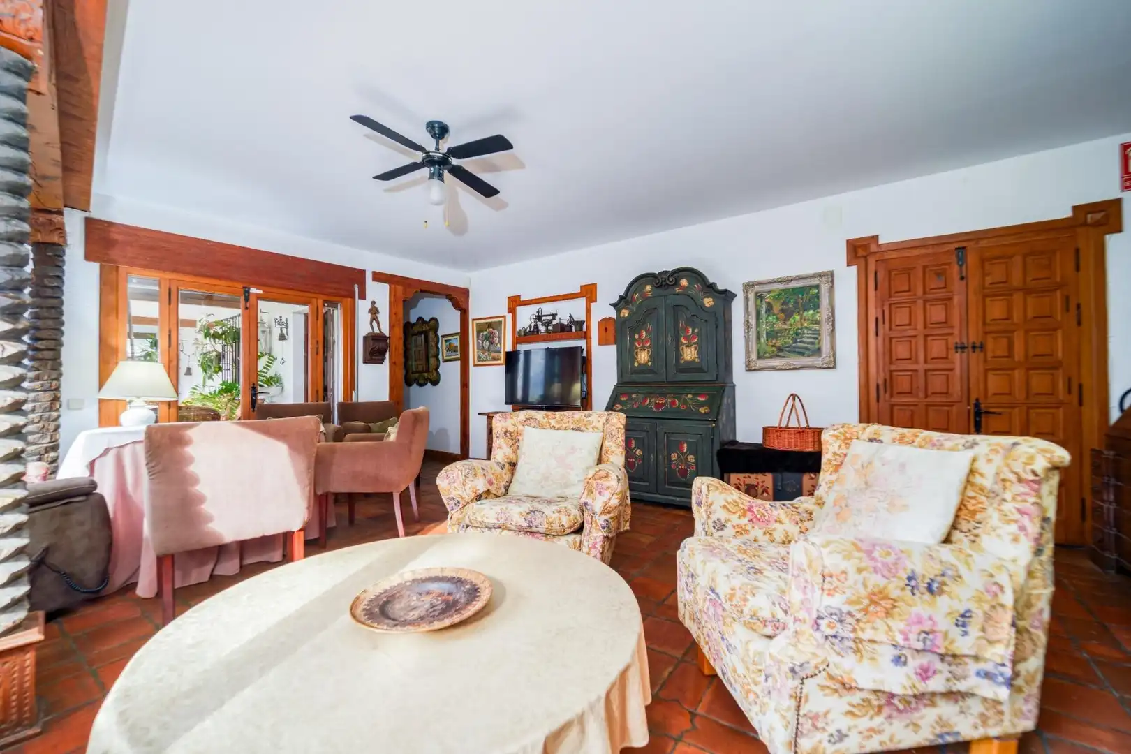 Sala de estar de Casa o chalet en venta en Granada con Aire acondicionado, Calefacción y Jardín privado