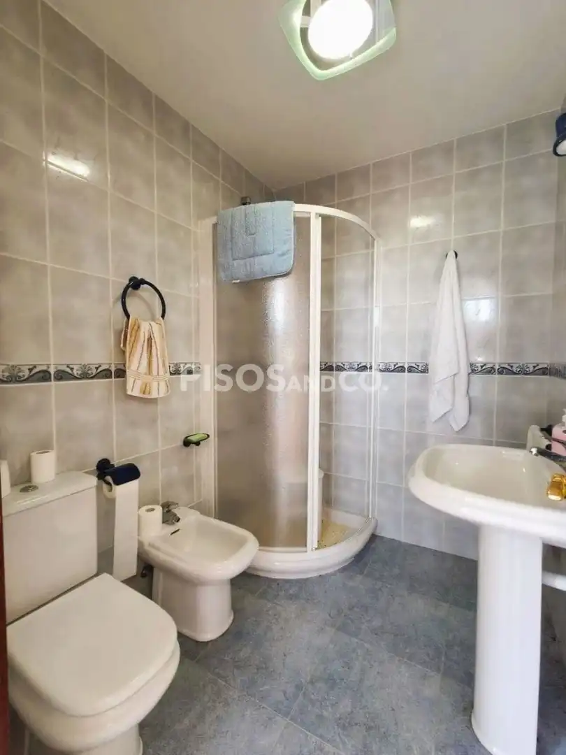 Bany de Casa o xalet en venda en Culleredo amb Terrassa i Moblat