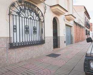 Vista exterior de Casa o xalet en venda en Torremejía amb Aire condicionat i Terrassa