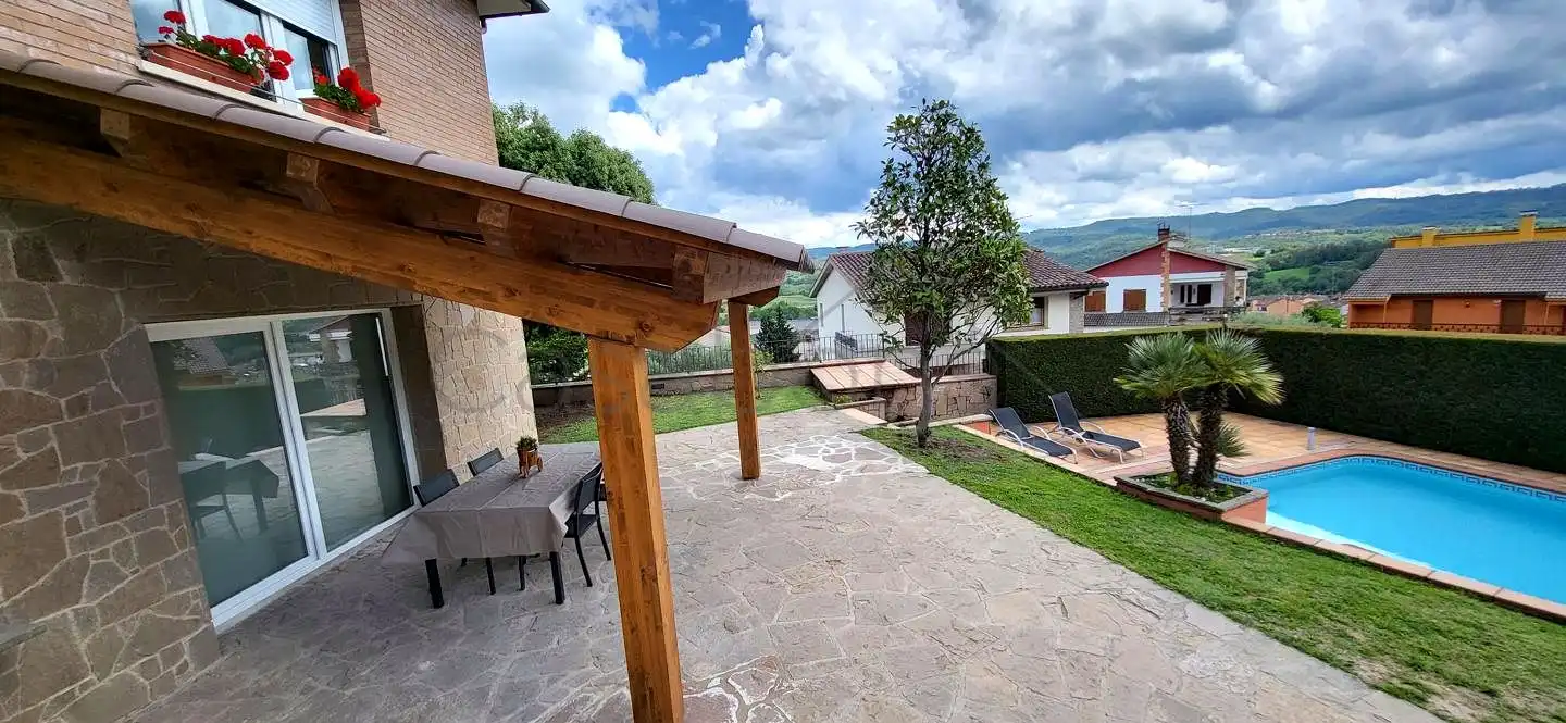 Terraza de Casa o chalet en venta en Olost con Jardín privado, Terraza y Piscina