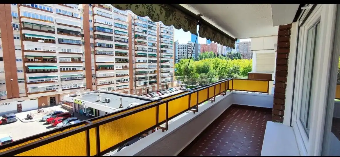 Terrassa de Pis de lloguer en Madrid amb Parquet i Terrassa