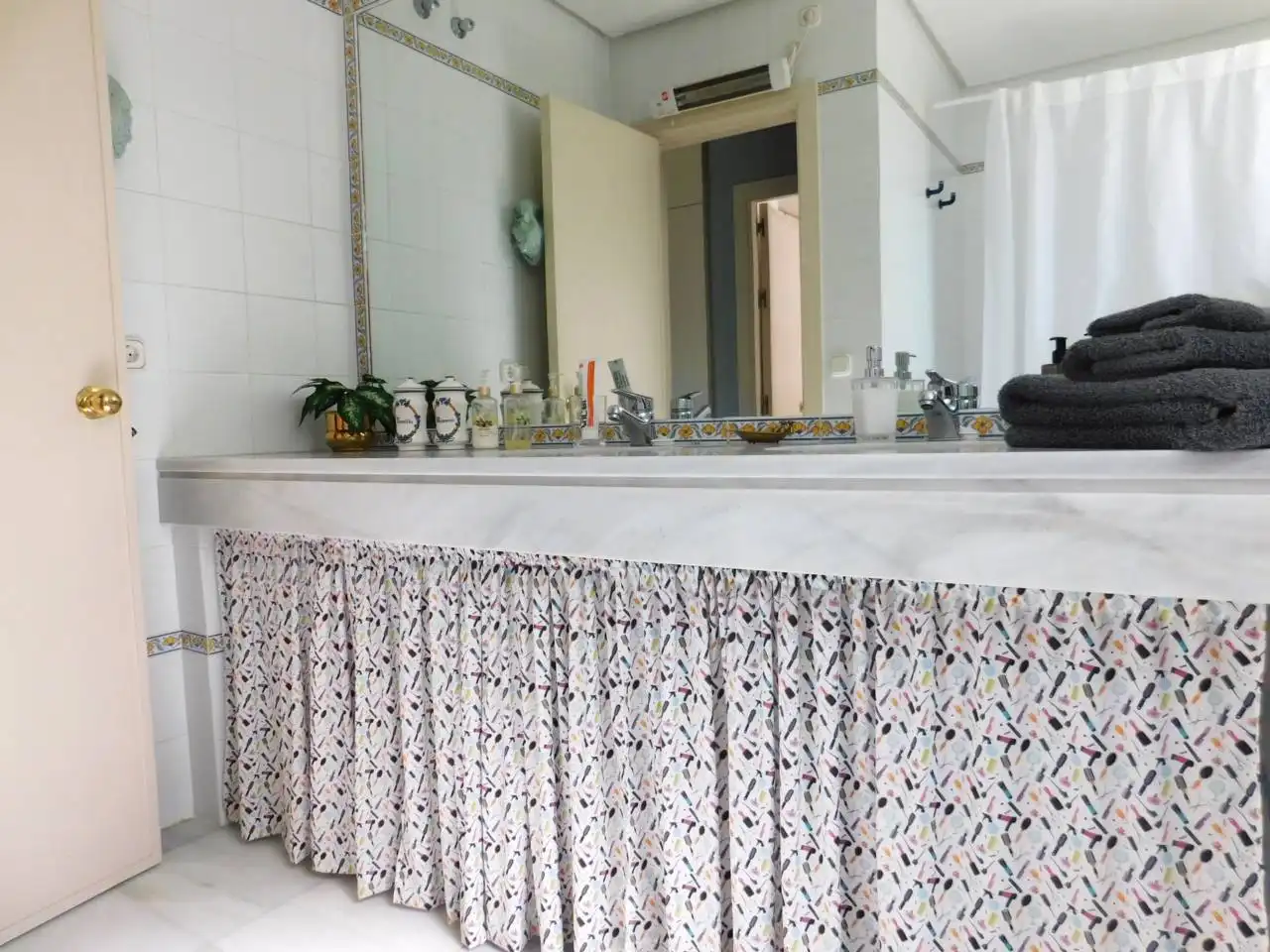 Bany de Casa o xalet en venda en Jerez de la Frontera amb Aire condicionat, Jardí privat i Terrassa