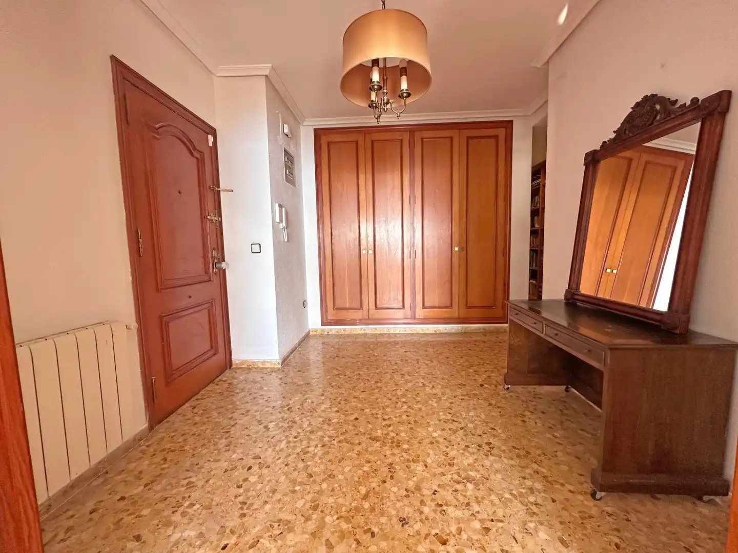 Wohnung zum Verkauf in Alicante / Alacant mit Heizung, Terrasse und Alarm