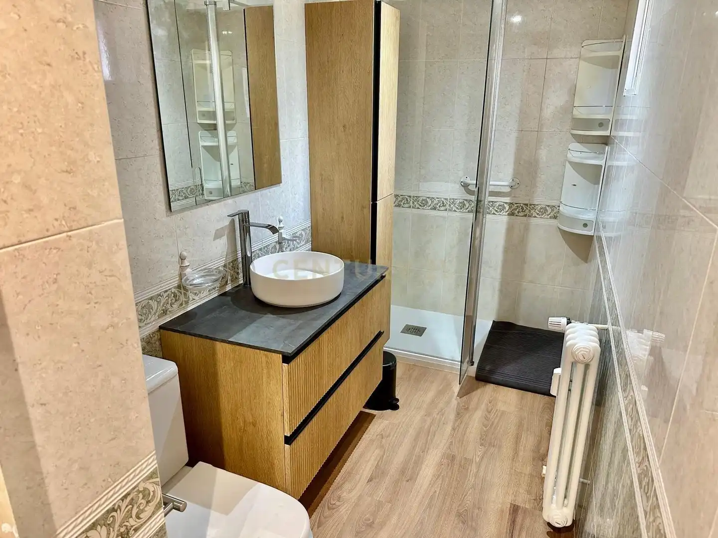 Bany de Apartament per a compartir en Madrid amb Aire condicionat, Forn i Rentadora