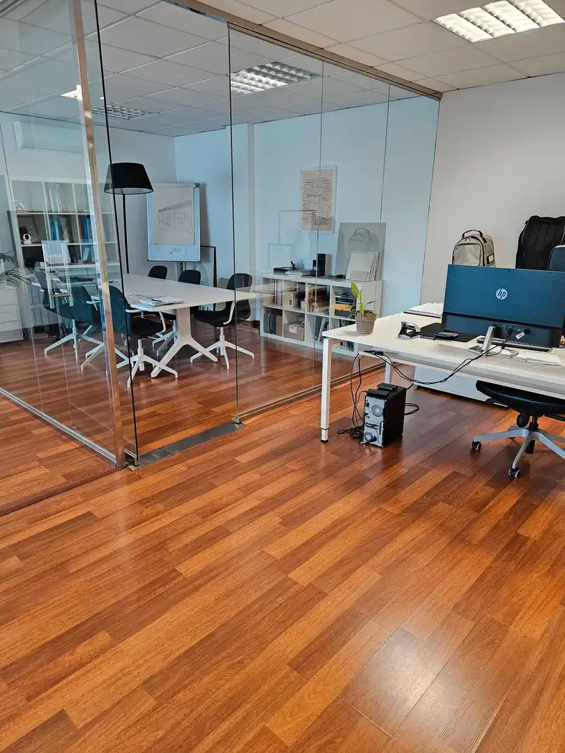 Bureau avec ascenseur à louer à Gran Via Asima 20