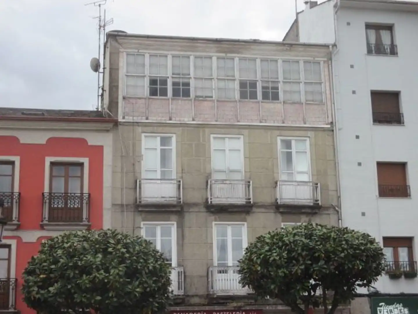 Vista exterior de Piso en venta en Vegadeo con Calefacción, Terraza y Trastero