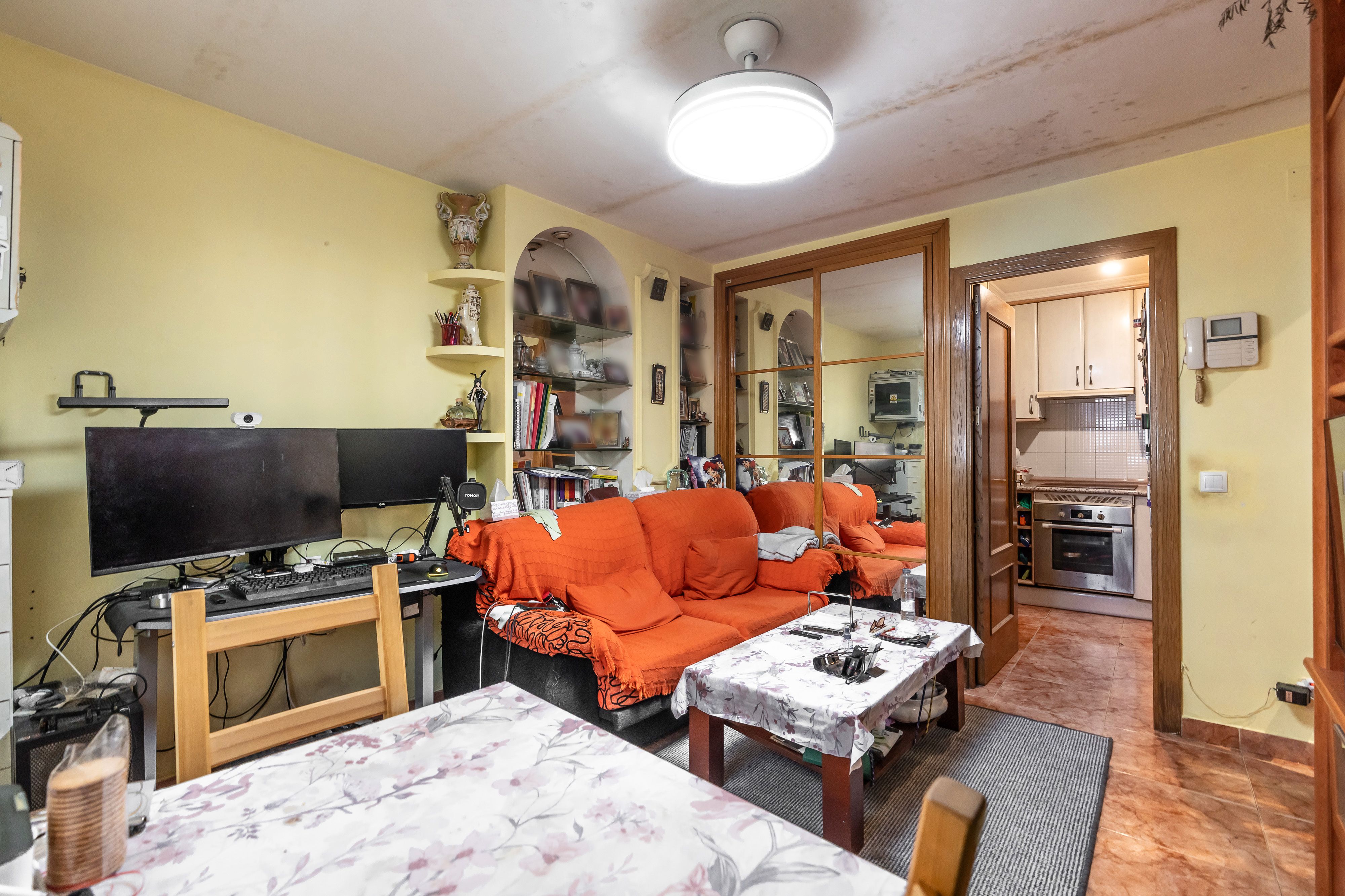 Sala d'estar de Casa o xalet en venda en  Madrid Capital amb Calefacció