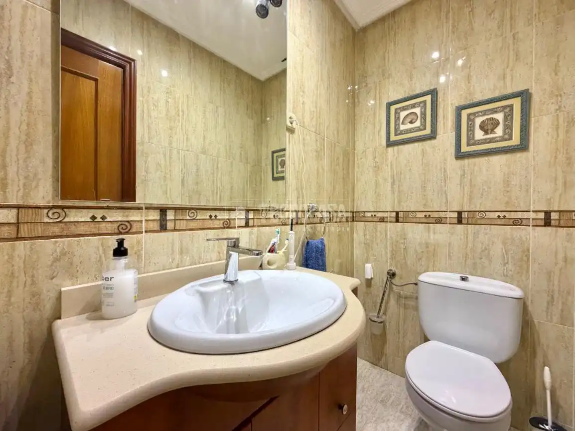 Badezimmer von Wohnung zum Verkauf in Alcalá de Henares mit Klimaanlage, Heizung und Parkett