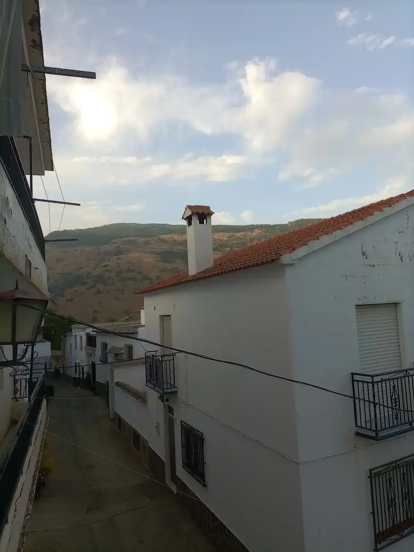 Vista exterior de Casa o xalet en venda en Bérchules amb Terrassa, Moblat i Balcó