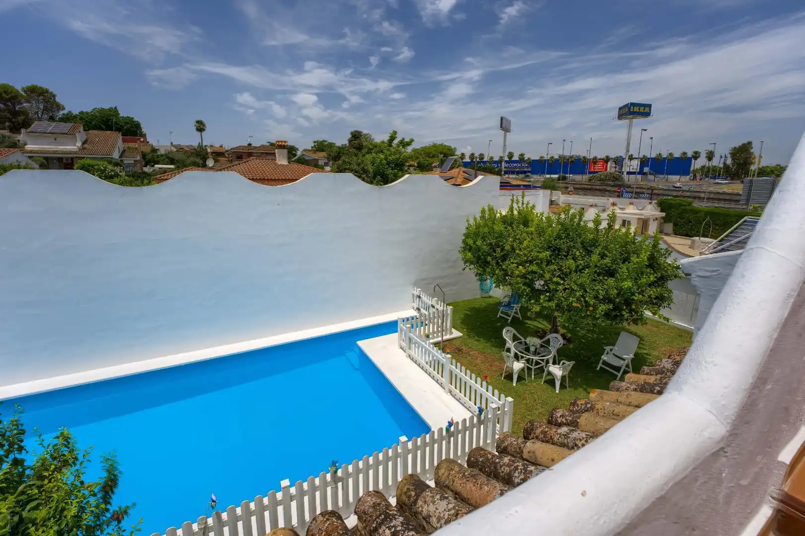 Swimming pool of Houses for sale in Tomares  with Air Conditioner, Heating and Private garden