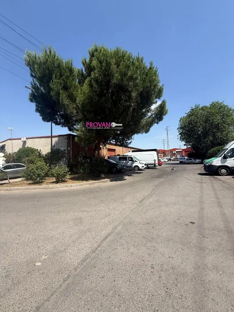 Parking de Nave industrial en venta en Alcalá de Henares