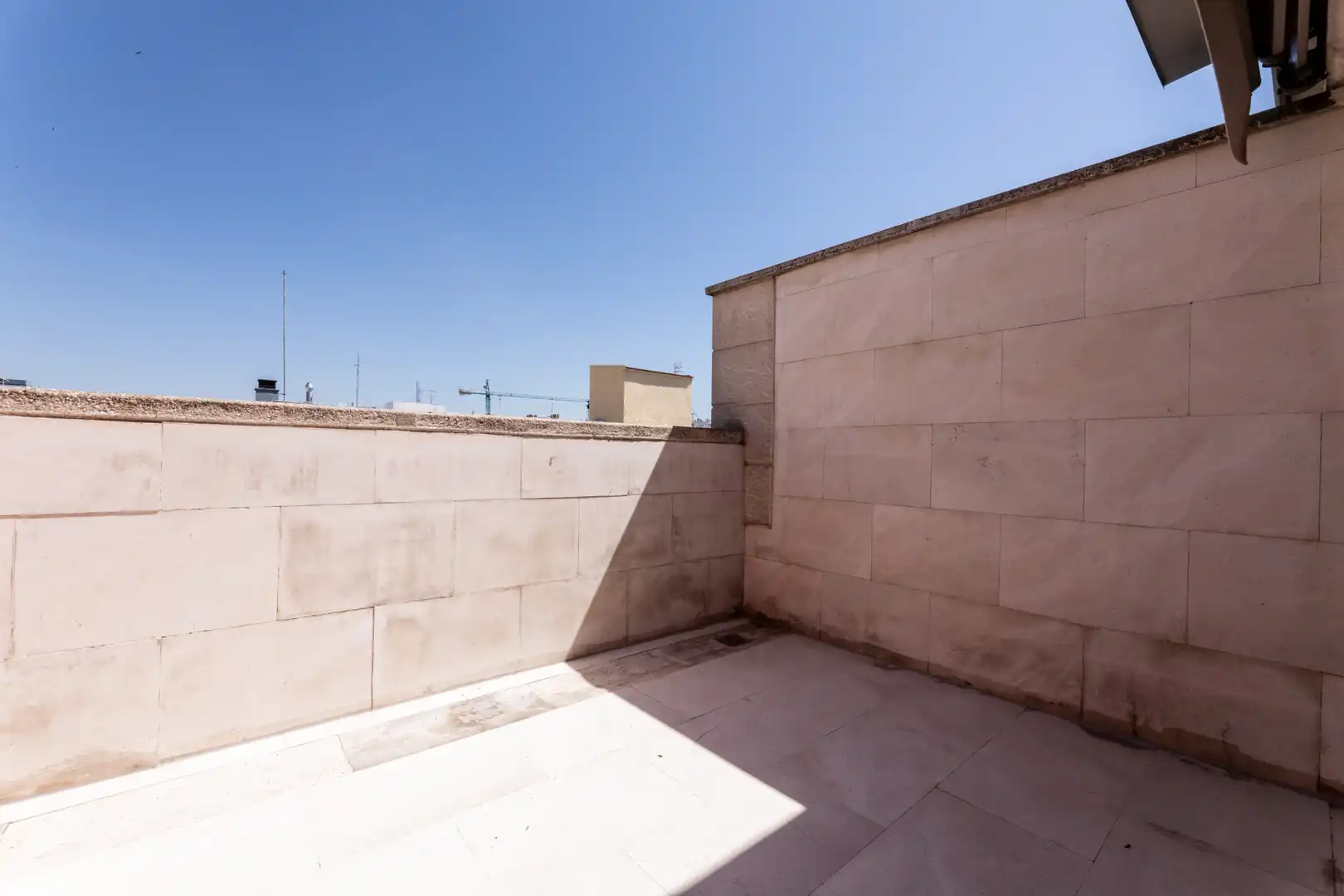 Terraza de Ático de alquiler con opción a compra en Madrid con Aire acondicionado, Calefacción y Terraza