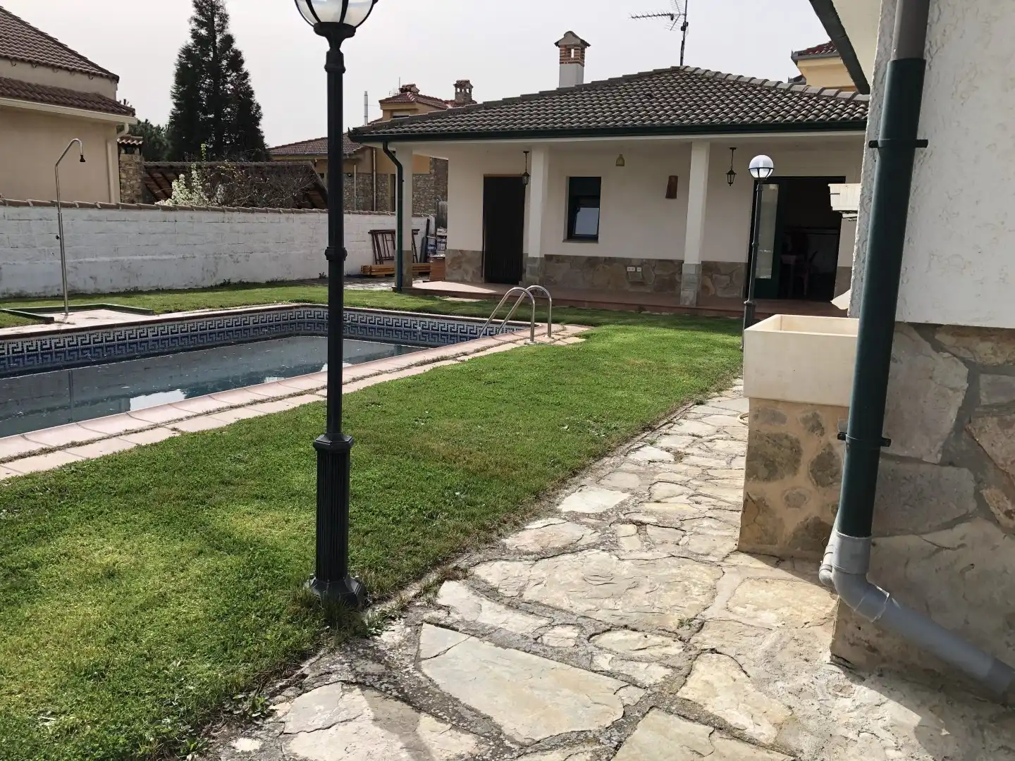 Jardí de Casa o xalet en venda en La Lastrilla  amb Calefacció, Jardí privat i Traster