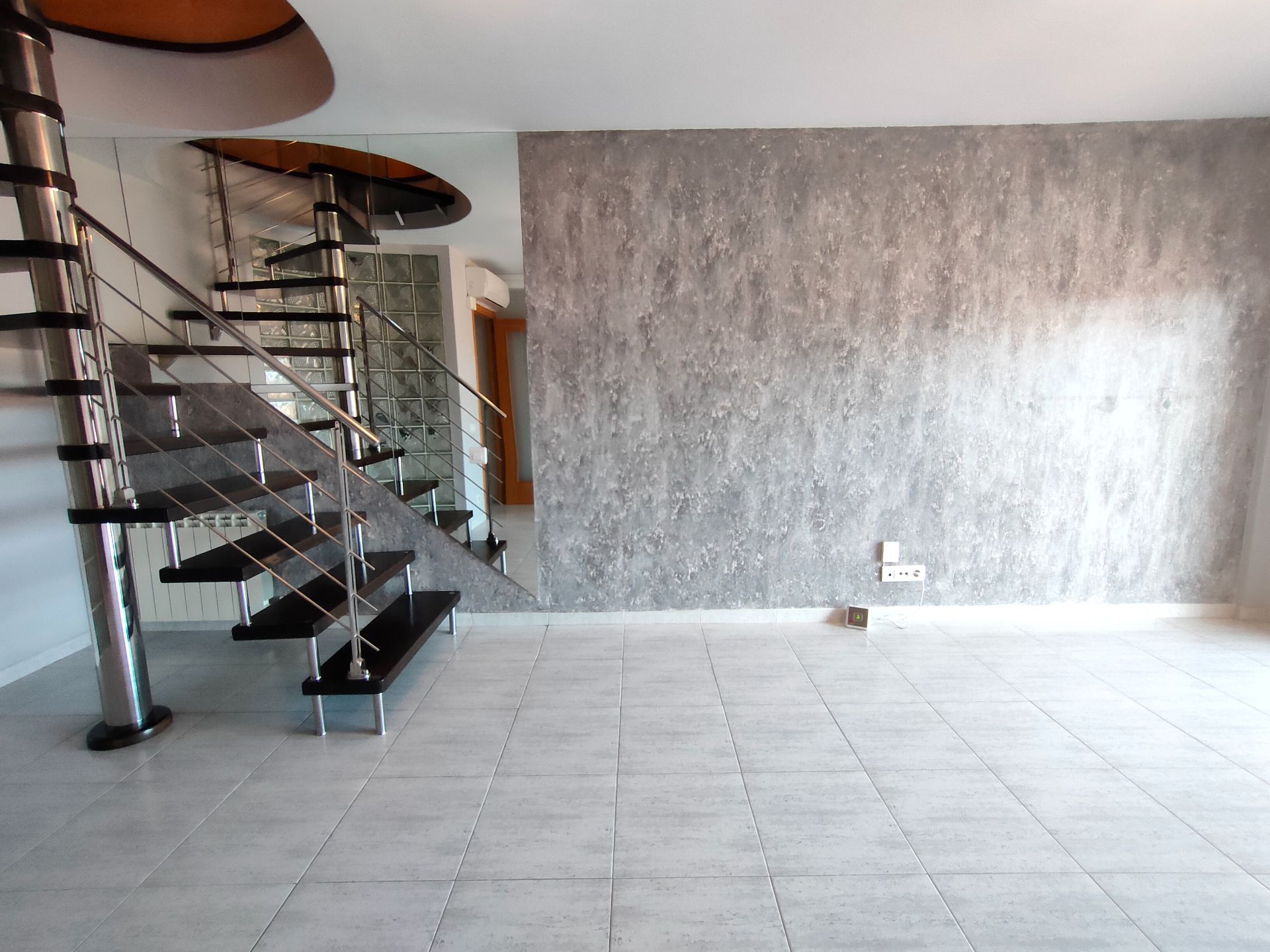 Duplex for sale in Girona Capital  with Air Conditioner, Heating and Terrace