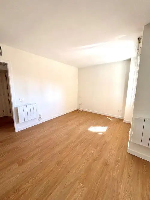 Bedroom of Flat for rent in Chamberí