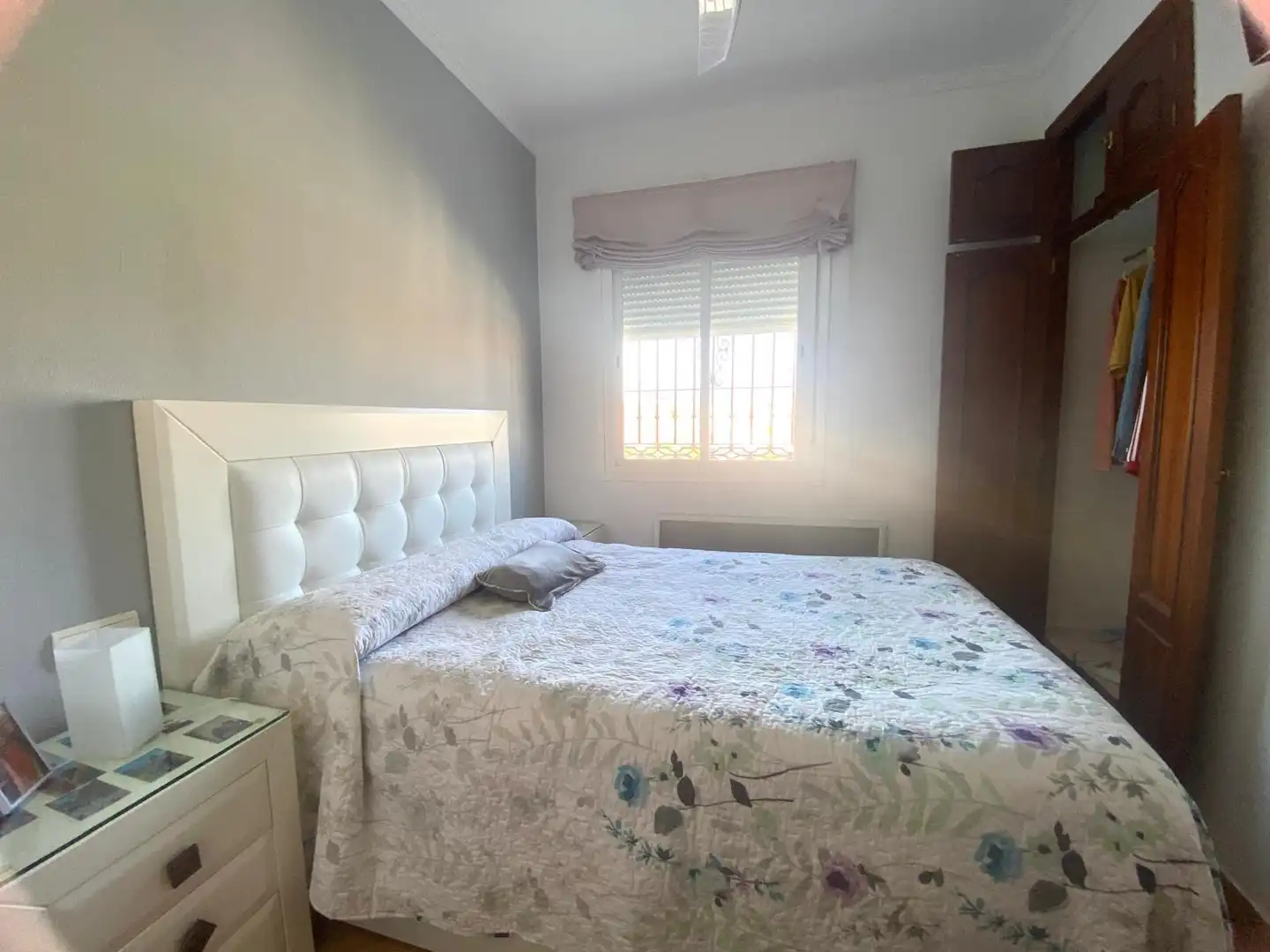 Habitación de Casa adosada en venta en Chipiona con Aire acondicionado, Jardín privado y Terraza